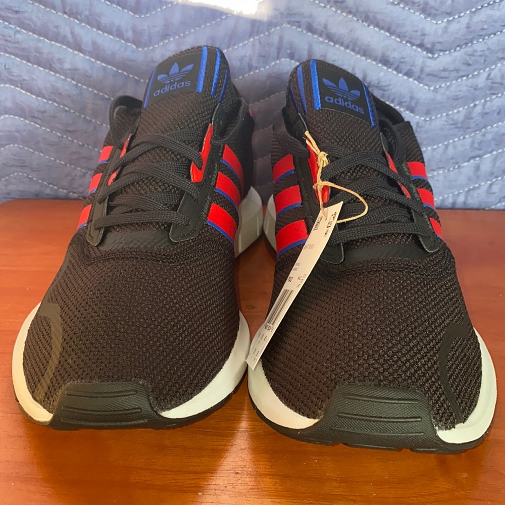 Adidas Swift Run - Picture 1 of 5